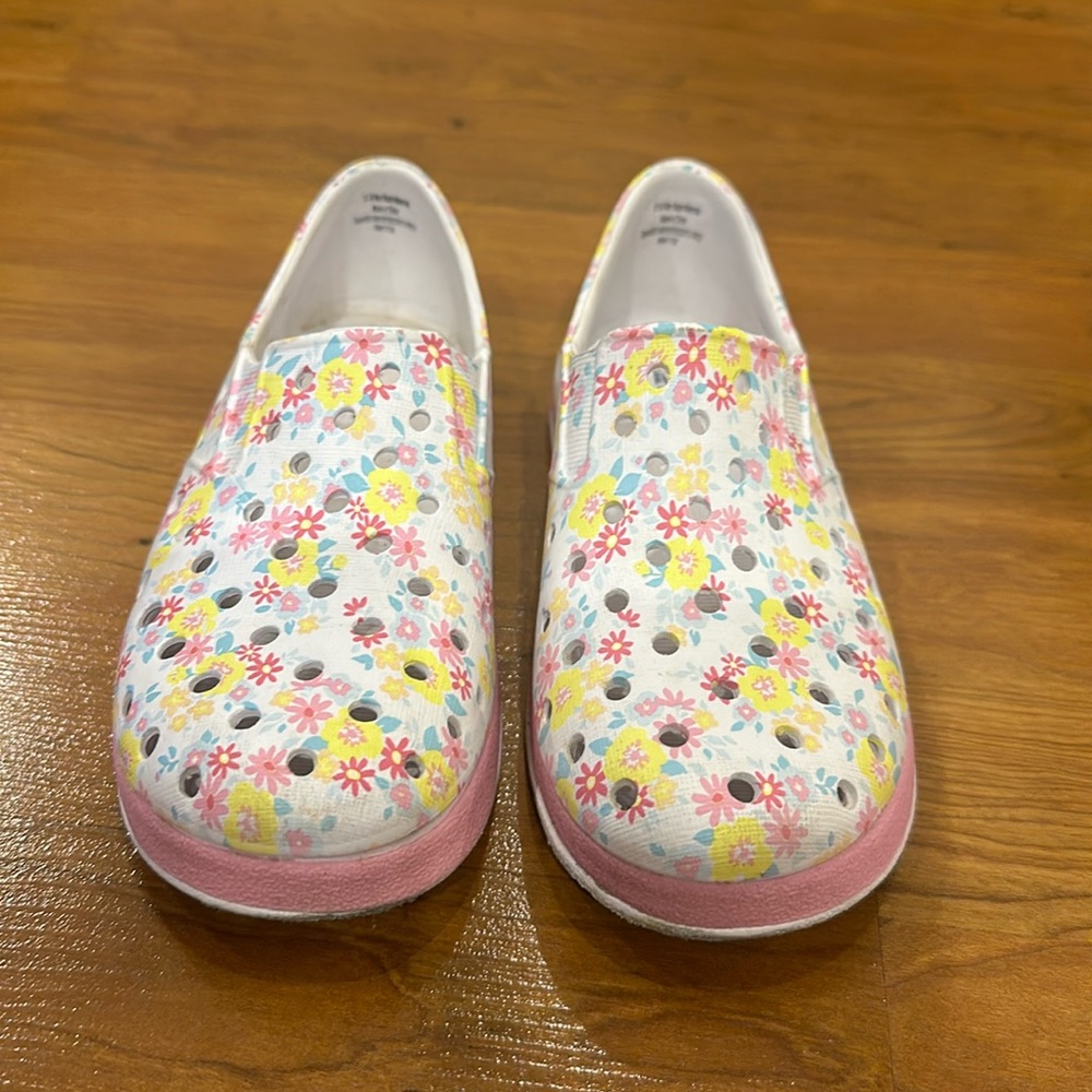Cat and Jack water shoes size 10.